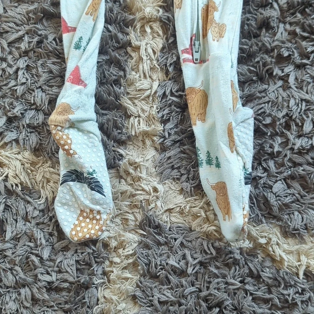 Free Birdees Winter Yak Farm Barn Theme Size 12-18 Month Onesie Pajamas